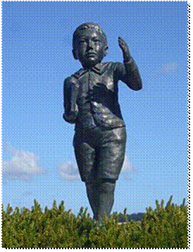 https://upload.wikimedia.org/wikipedia/commons/thumb/9/9a/Statue_of_Ernest_Rutherford.JPG/220px-Statue_of_Ernest_Rutherford.JPG
