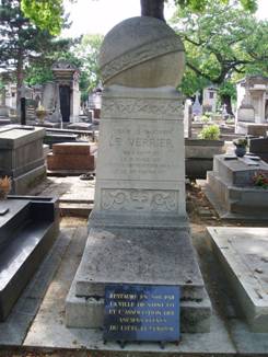 03_Tumba_de_Le_Verrier_Montparnasse.jpeg