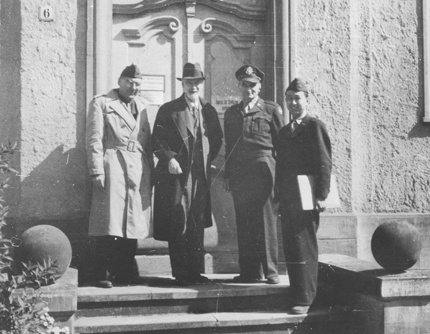 https://archives.caltech.edu/graphics/news/tsien-1.17-12.jpg
