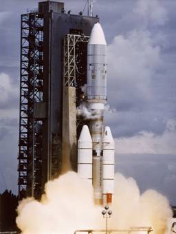 Titan_3E_Centaur_launches_Voyager_2.jpg