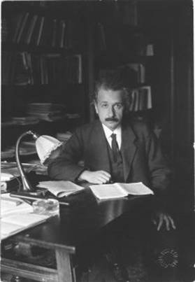 https://canalhistoria.es/wp-content/uploads/2018/07/Albert_Einstein_photo_1920-250x361.jpg